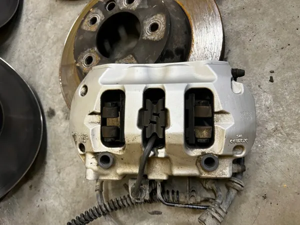 Kit disques et étriers frein OEM 7P5615106CD Porsche image 6