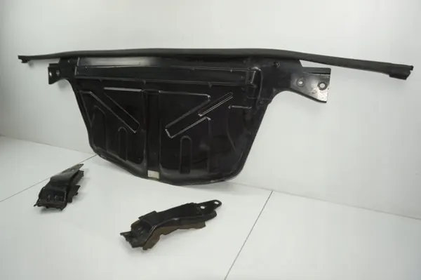 Mercedes W251 moottorin väliseinä OEM 2516201478 image 3