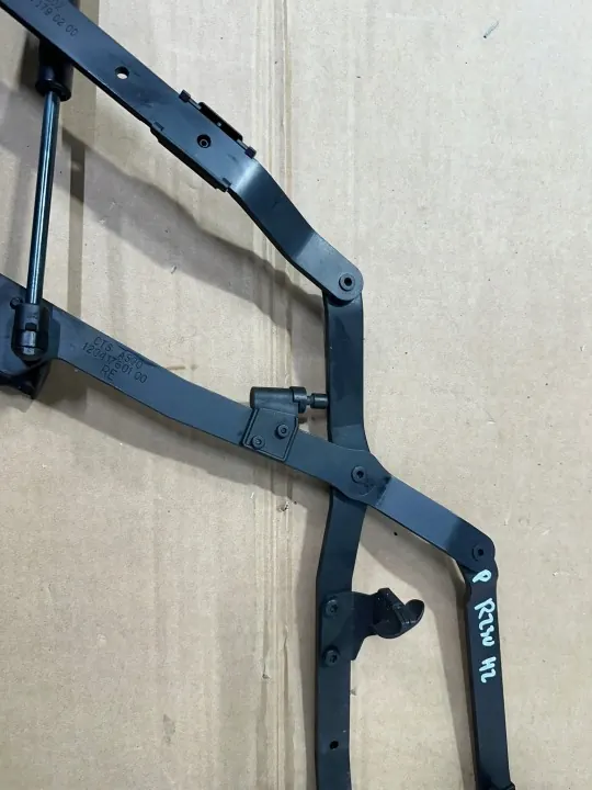 OEM A2307500251 oikea takatavaratilankansi sarana image 3