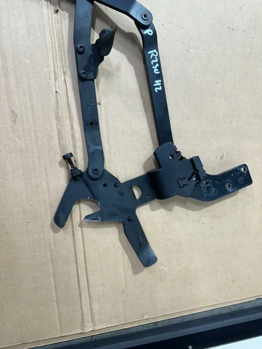 OEM A2307500251 oikea takatavaratilankansi sarana image 4