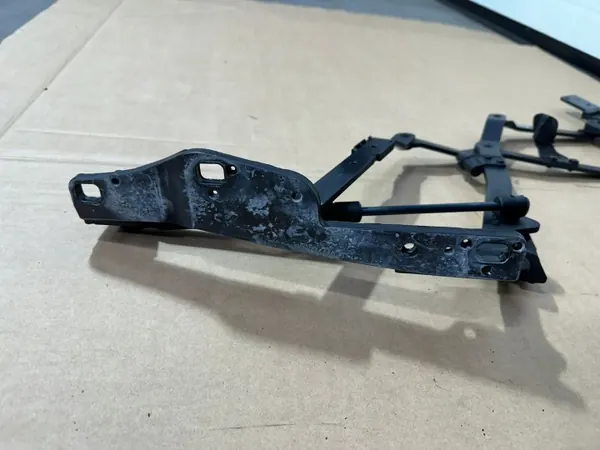 OEM A2307500251 oikea takatavaratilankansi sarana image 5