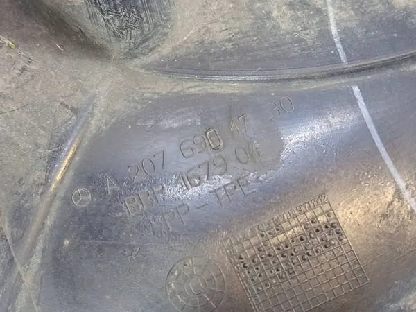 Oikea etupyöräkaari Mercedes-Benz C207 W207 A2076901730 image 5