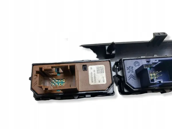 Marco de Puerta Opel Corsa F OEM 98444355 - Usado image 7