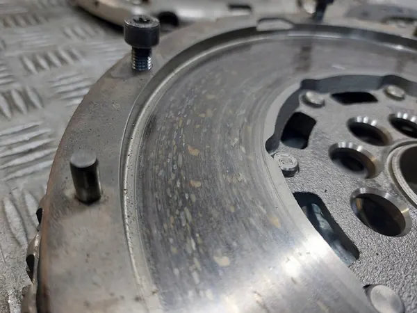 Volante de Dupla Massa + Disco + Placa de Pressão Volvo XC60 I 2.0 D3 image 2