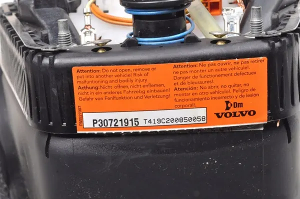 Volvo V70 III förarens krockkudde OEM 30721915 image 5