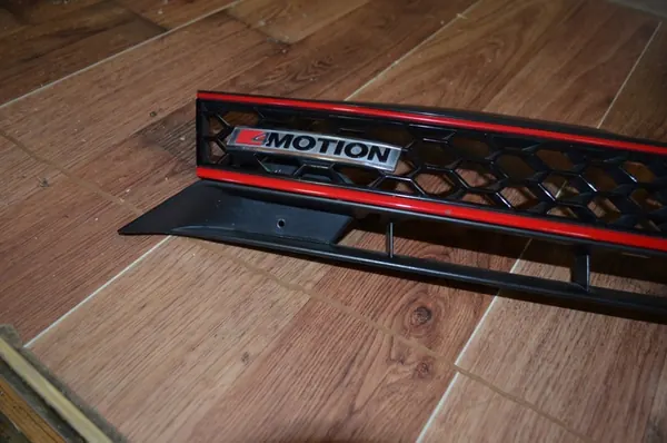 Griglia anteriore VW Golf VI Cabrio GTI OEM image 7