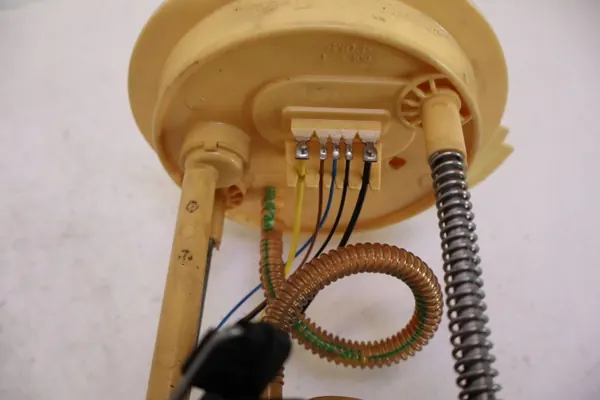 Begagnad vattenpump OEM 1K0919050J för VW Audi image 3