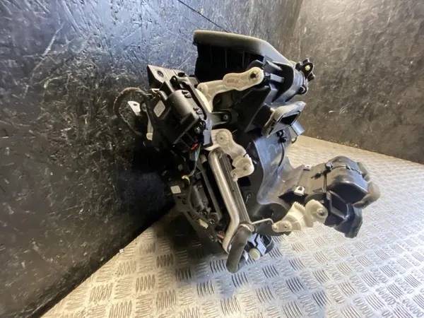 Ford Bläshus OEM HS7H-19B555-DK Begagnad image 3