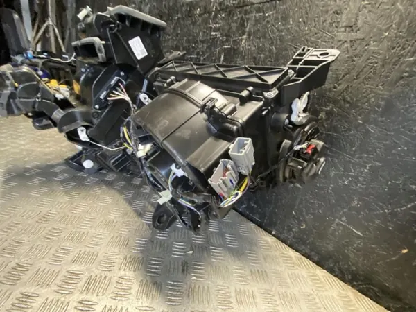 Ford Bläshus OEM HS7H-19B555-DK Begagnad image 4