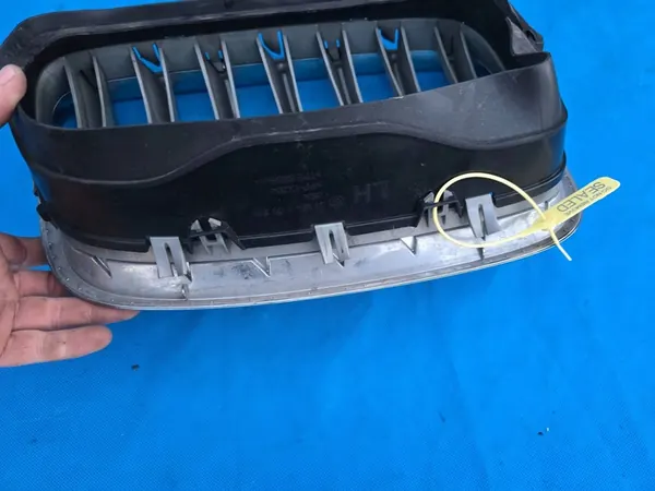 Front Left Bumper Grill BMW X5 E70 X6 E71 OEM 7185223 image 4