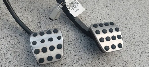 Dodge Kytkin-Jarrupoljin OEM 04581660AC image 3