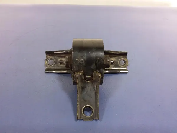 Mitsubishi Lancer VIII Engine Mount MN184056 image 4