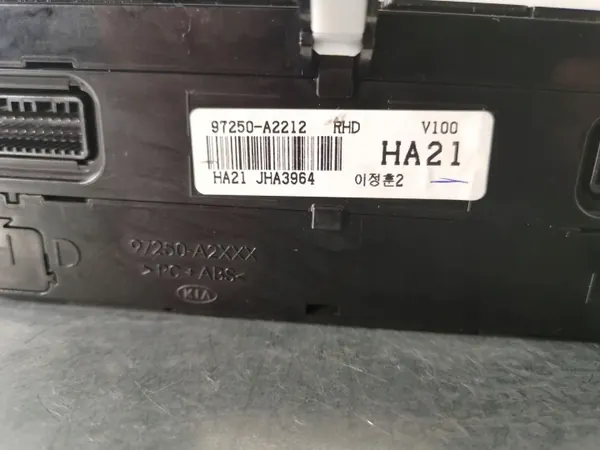 Panneau climatisation Kia Ceed OEM 97250A2212 - Occasion image 4