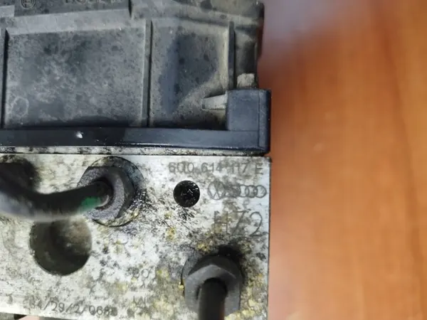 ABS-pomp Skoda Seat 6Q0614117E image 2