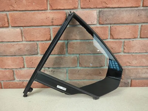Vidrio Triangular Puerta Trasera Izquierda BMW G20 OEM 7425083 image 2