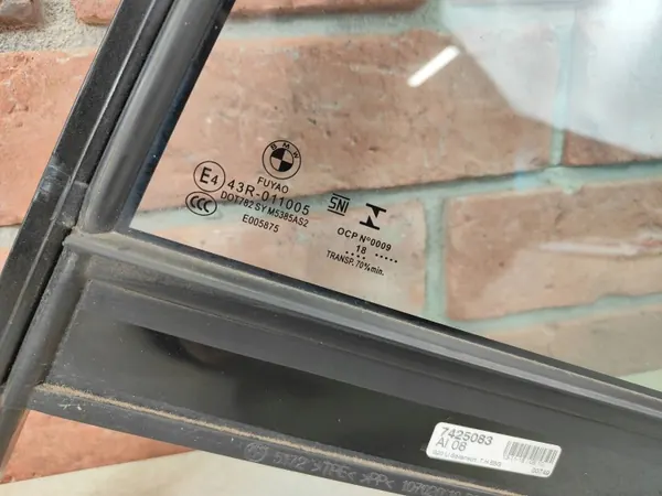 Vidrio Triangular Puerta Trasera Izquierda BMW G20 OEM 7425083 image 3