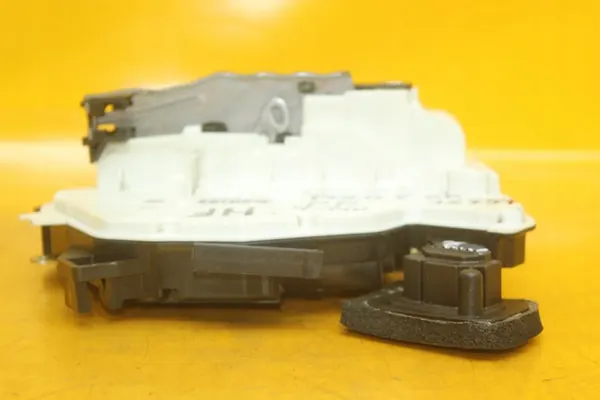 Fram Höger Dörrlås VW Polo V 6R Golf VII 7 Pin image 5