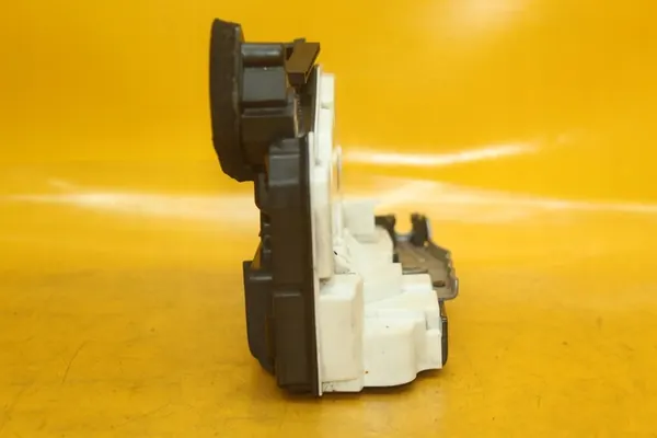 Fram Höger Dörrlås VW Polo V 6R Golf VII 7 Pin image 7