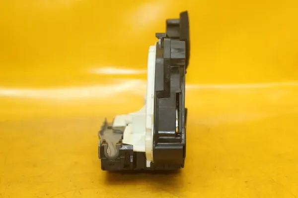 Fram Höger Dörrlås VW Polo V 6R Golf VII 7 Pin image 9