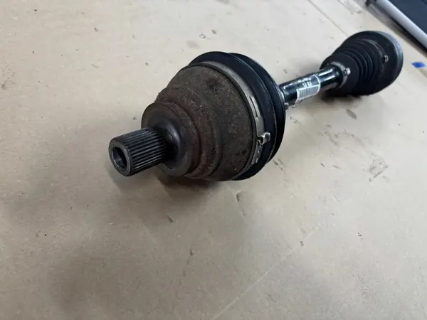 VW GOLF V 1.4TSI Vänster Halvaxel 1K0407271JB image 2