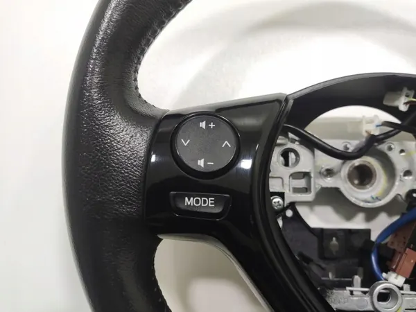 Volante Multifunción OEM 45100-0H060 con Control Crucero image 3