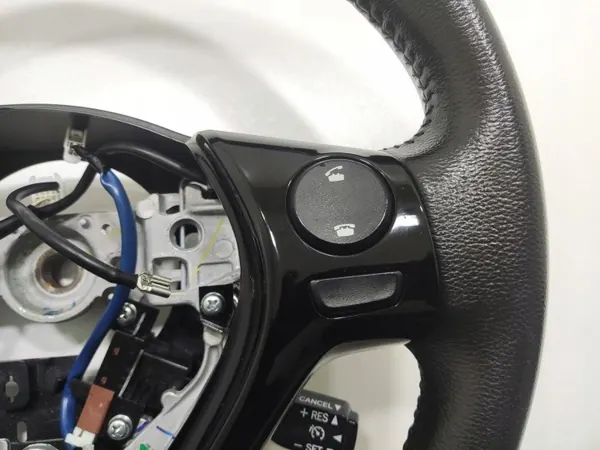 Volante Multifunción OEM 45100-0H060 con Control Crucero image 5