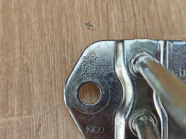 Loquet de coffre BMW G26 7487569 image 4