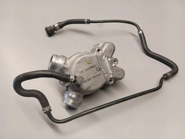 BMW OE 7833761 Termostaatin Kotelo - Käytetty image 3