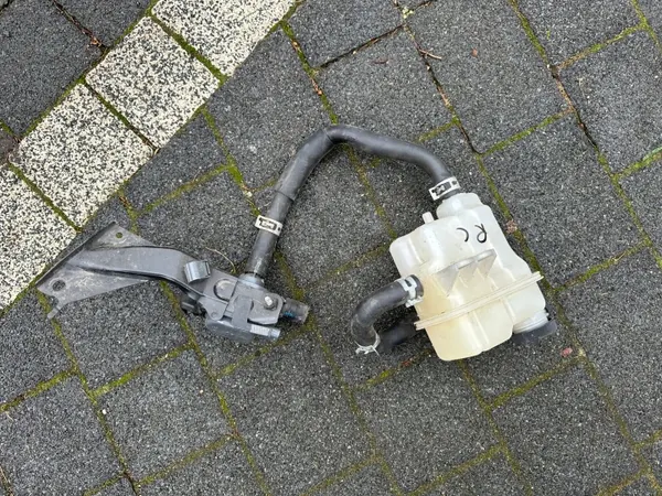 Lexus RC Niveaubehälterpumpe OEM rczbiuoy image 2