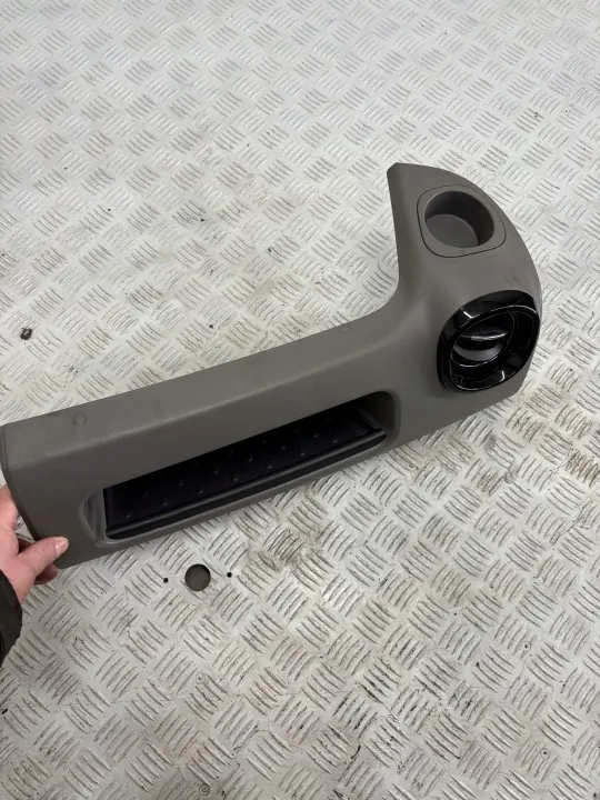 OEM 683107829R kojetaulun hylly Renault Trafic III image 4