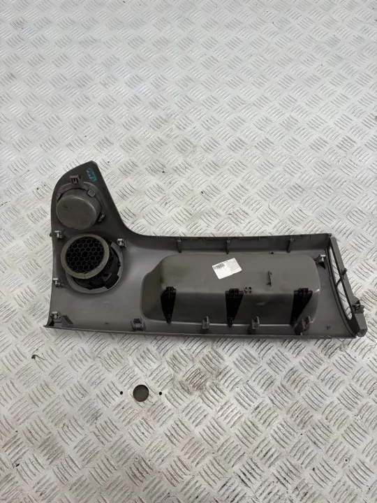 OEM 683107829R kojetaulun hylly Renault Trafic III image 5