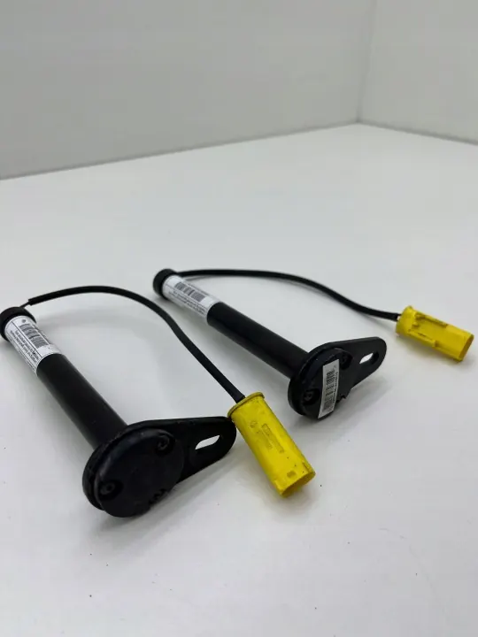 Mercedes W222 konepellin lukitus OEM A2228870010 image 2