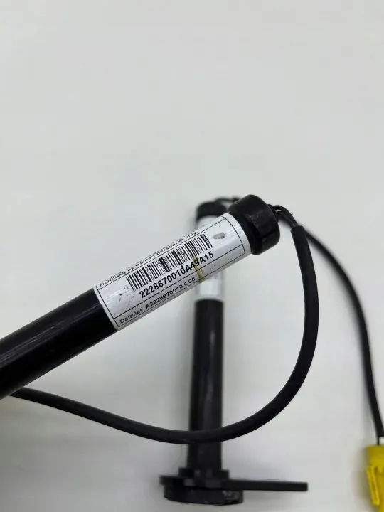 Mercedes W222 konepellin lukitus OEM A2228870010 image 4
