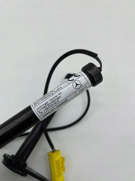 Mercedes W222 konepellin lukitus OEM A2228870010 image 5