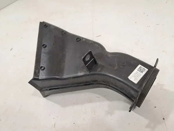 BMW iX 2021 Etu oikea intercooler-ilmaputki OEM 8737026 image 2