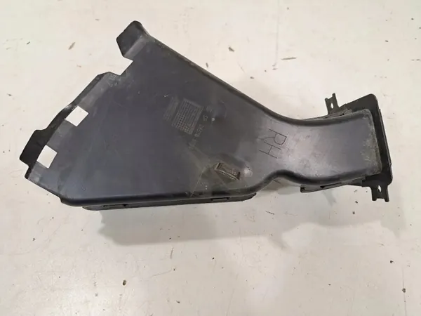 BMW iX 2021 Etu oikea intercooler-ilmaputki OEM 8737026 image 3