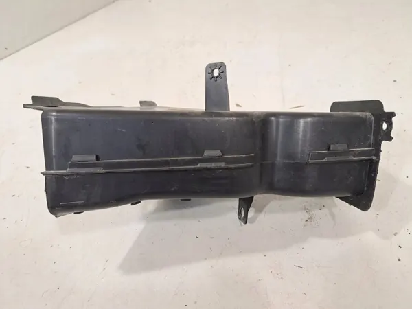 BMW iX 2021 Etu oikea intercooler-ilmaputki OEM 8737026 image 4
