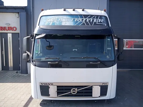Volvo FH13 Cab OEM 85103677 - Used Condition image 2