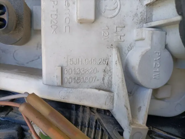 Luz trasera izquierda Skoda Rapid 5JH945111A OEM image 4