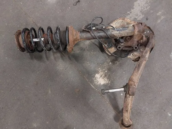 Amortisseur avant gauche + bras de contrôle BMW E30 image 7