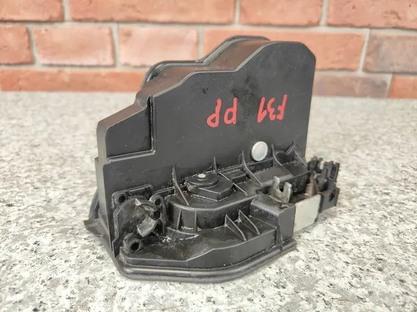 BMW E60 E70 E87 E90 F10 F20 F30 Höger Framdörrslås 4 Pin image 2