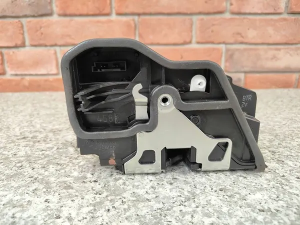 BMW E60 E70 E87 E90 F10 F20 F30 Höger Framdörrslås 4 Pin image 3