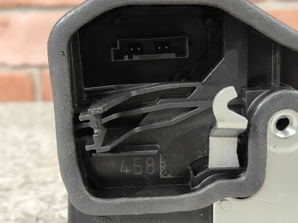 BMW E60 E70 E87 E90 F10 F20 F30 Höger Framdörrslås 4 Pin image 4