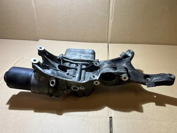 AUDI Q5 80A 2.0 TFSI Alternatorsteun Oliefilterbasis 06L903143K image 2