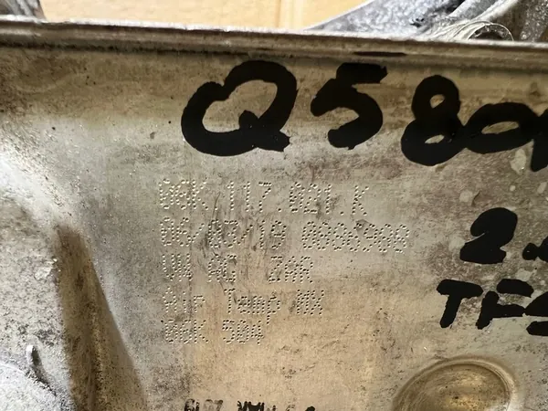 AUDI Q5 80A 2.0 TFSI Alternatorsteun Oliefilterbasis 06L903143K image 8