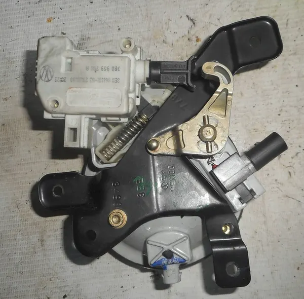 VW New Beetle 98 Atuador de Fechadura do Porta-Malas 3B0959781A image 4