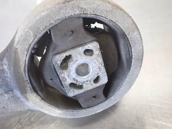 Engine Mount Volkswagen Polo IV 1.4 TDI OEM image 3