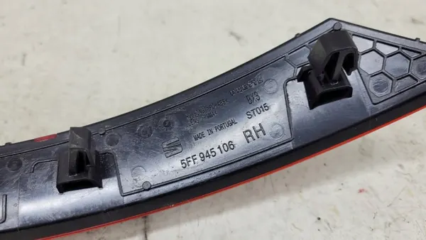 Höger bakstötfångarreflektor OEM 5FF945106 Cupra Formentor image 6
