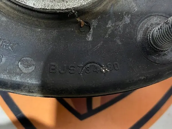 Stötdämparefäste MAZDA 3 KD35-34-380C image 3