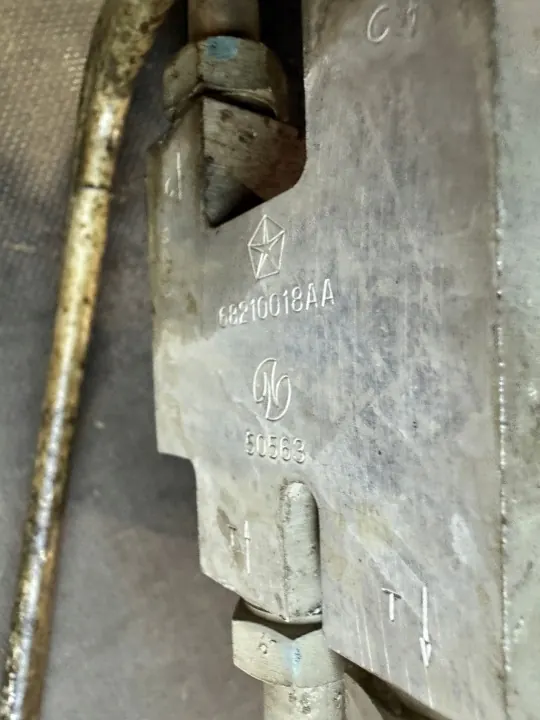 Jeep OE 68210018AA Vaihteiston Termostaattiputket image 3